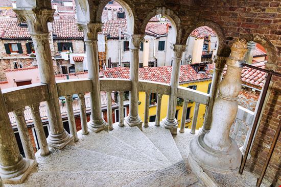 Scala Contarini del Bovolo Scala Contarini del Bovolo dimbar76 - Shutterstock.com 