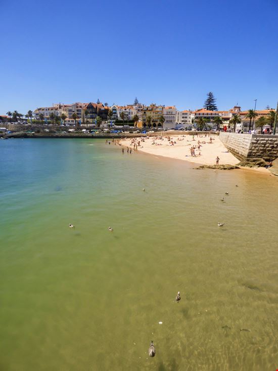 Praia da Ribeira Praia da Ribeira Helissa Grundemann - Shutterstock.com 