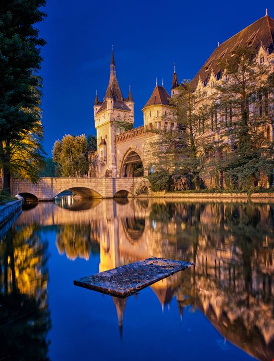 Castello Vajdahunyad Vara Castello Vajdahunyad Vara Botond Horvath - Shutterstock.com 