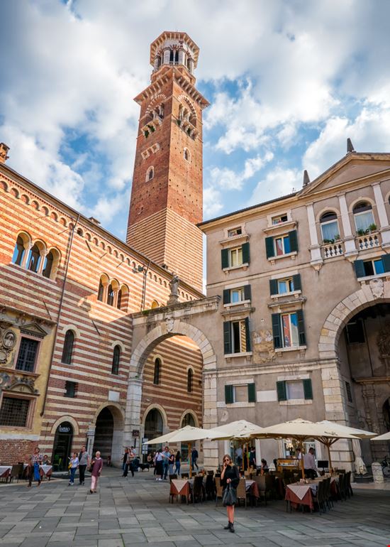 Piazza dei Signori Piazza dei Signori Paolo Tralli / Shutterstock.com 