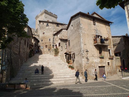 Castello Caetani Castello Caetani Lucamato / Shutterstock.com 