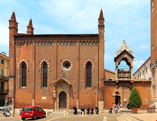 Chiesa di Sant'Anastasia Chiesa di Sant'Anastasia ArtMediaFactory / Shutterstock.com 