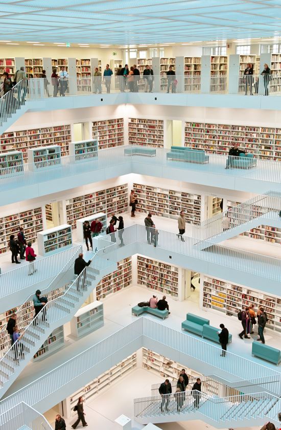 Stadtbibliothek Stadtbibliothek Jens Goepfert / Shutterstock.com 