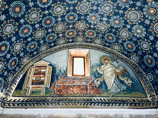 Ravenna Mausoleo di Galla Placidia Claudio Soldi / Shutterstock.com 