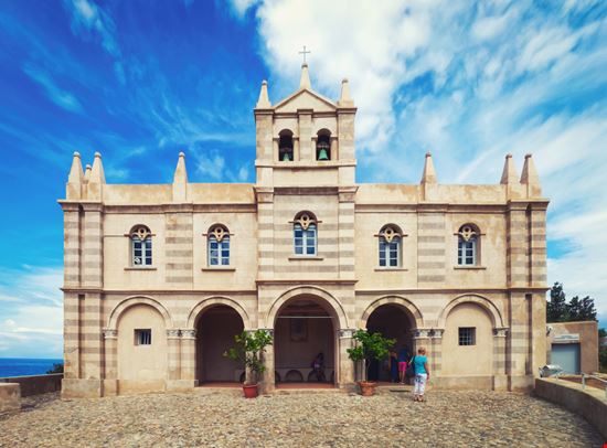 Chiesa di Santa Maria dell'Isola La chiesa vista mare di Tropea PhotoRR / Shutterstock.com 