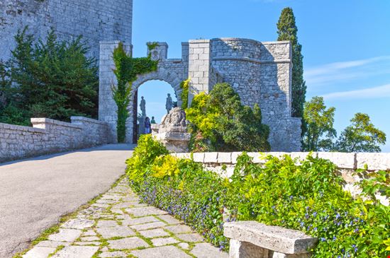 Castello di Duino Viste del castello Gimas / Shutterstock.com 