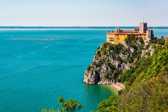 Castello di Duino Viste del castello Nicola Simeoni - Shutterstock.com 
