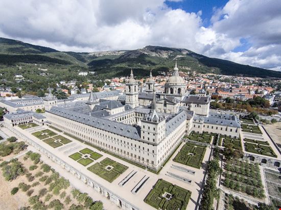 Monastero El Escorial Monastero El Escorial IURII BURIAK - Shutterstock.com 