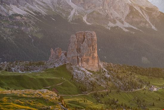 Le Cinque Torri Le cime più inconfondibili delle Dolomiti Christina Fink - Shutterstock.com 