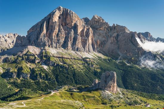 Le Cinque Torri Le cime più inconfondibili delle Dolomiti imageBROKER.com - Shutterstock.com 