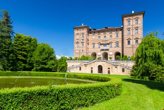 Agliè Il Castello Ducale elitravo / Shutterstock.com 