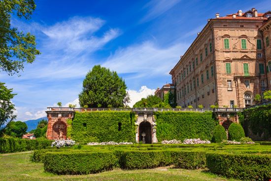 Agliè Il Castello Ducale tennis / Shutterstock.com 