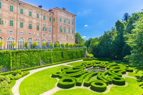 Agliè Il Castello Ducale elitravo / Shutterstock.com 