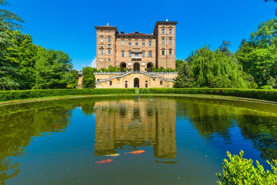 Agliè Il Castello Ducale elitravo / Shutterstock.com 