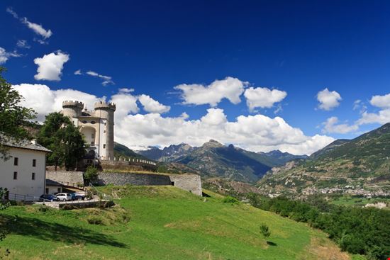Il Castello di Aymavilles Il Castello di Aymavilles Antonio S / Shutterstock.com 