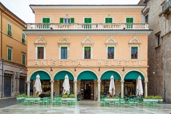Caffè Storico Meletti Caffè Storico Meletti spatuletail / Shutterstock.com 