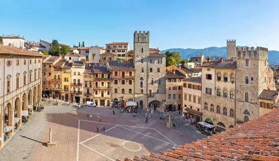 Piazza Grande Piazza Grande Sergey Dzyuba - Shutterstock.com 