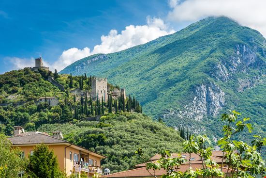 Castello di Arco Castello di Arco lorenza62 - Shutterstock.com 