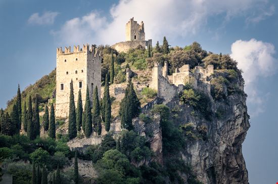Castello di Arco Castello di Arco Marco Saracco / Shutterstock.com 