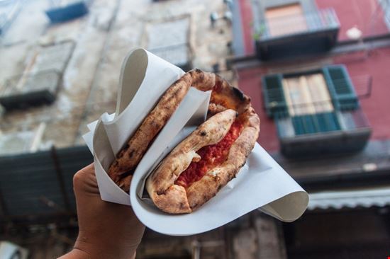 Gastronomia napoletana Gastronomia napoletana Matyas Rehak - Shutterstock.com 