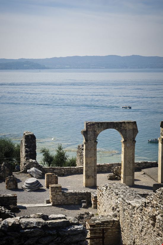 Grotte di Catullo Grotte di Catullo ale_rizzo - Shutterstock.com 