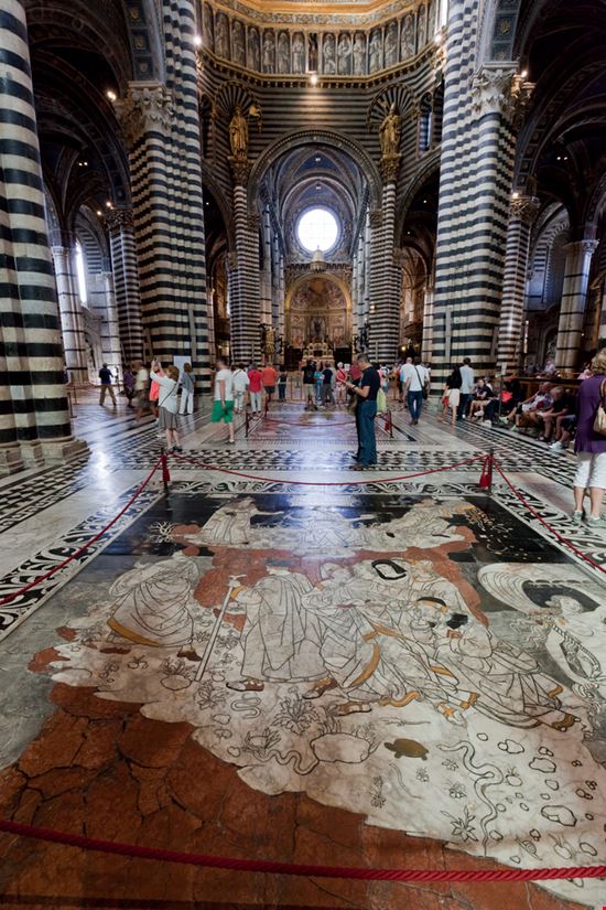  Siena @PHOTOCREO Michal Bednarek - Shutterstock.com/solo uso editoriale 