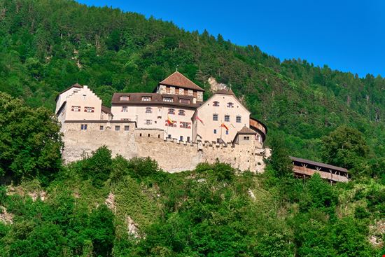 Castello di Vaduz Castello di Vaduz EvgeniiSakaliuk - Shutterstock.com 
