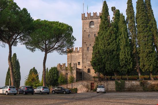 Castello Castello Oleg Proskurin / Shutterstock.com 