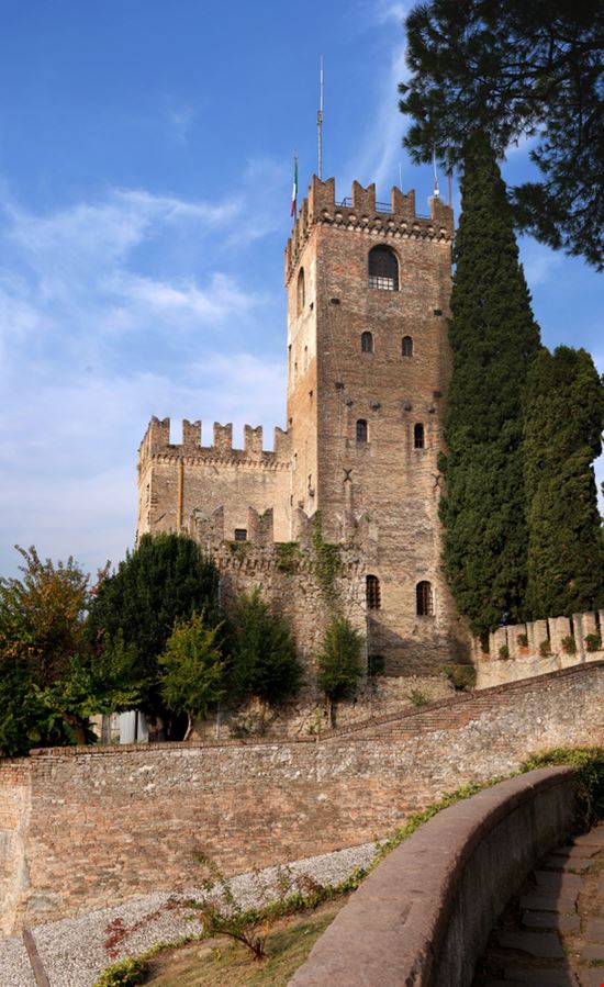 Castello Castello Oleg Proskurin / Shutterstock.com 