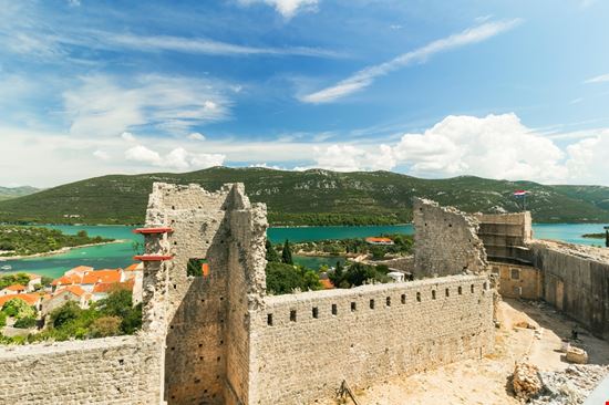 Le mura di Ston Le mura di Ston pixeldreams.eu - Shutterstock.com 