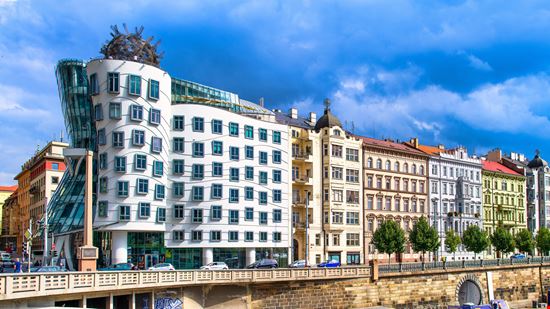 Praga Casa Danzante  stock.adobe.com 