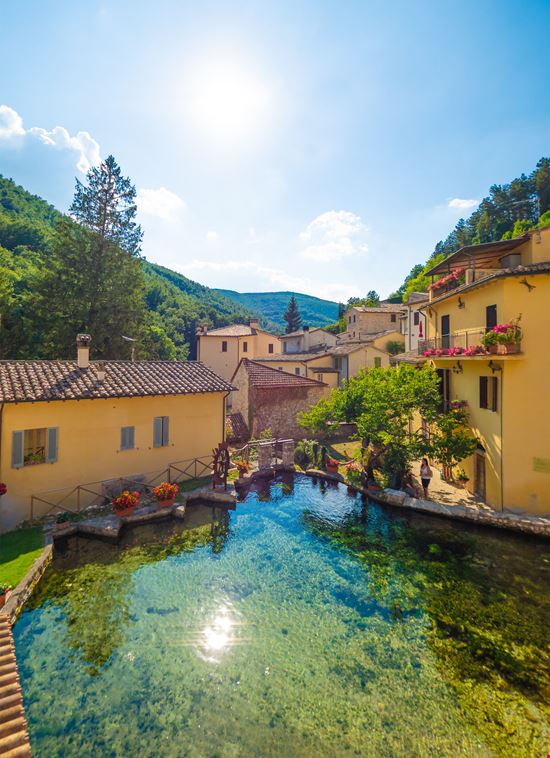 Rasiglia Il borgo dei ruscelli in Umbria stock.adobe.com 