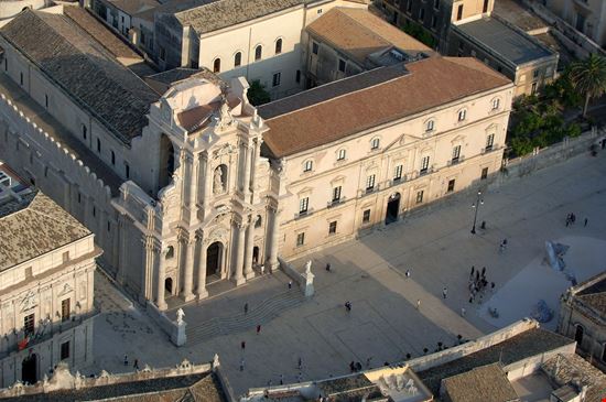 Square Duomo Siracusa stock.adobe.com 
