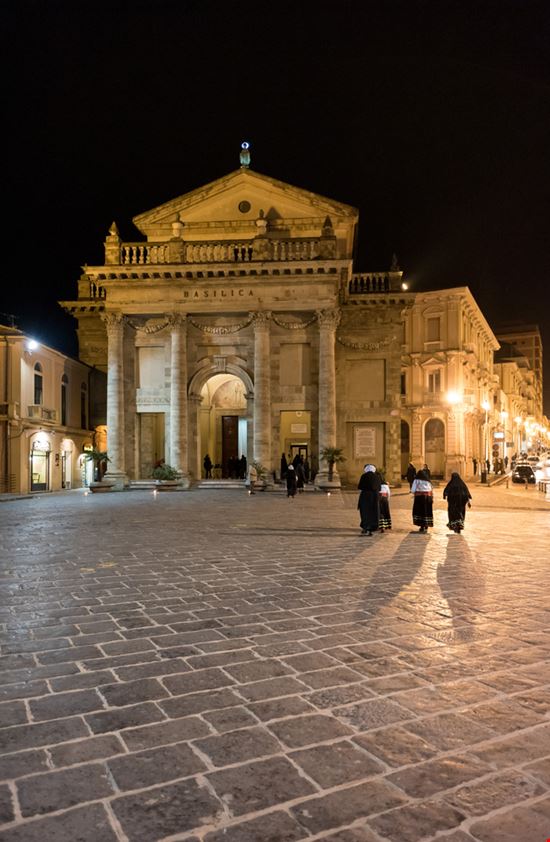 Cattedrale della Madonna del Ponte Cattedrale della Madonna del Ponte ValerioMei - Shutterstock.com 