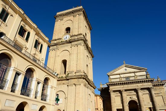 Cattedrale della Madonna del Ponte Cattedrale della Madonna del Ponte Cenz07 - Shutterstock.com 