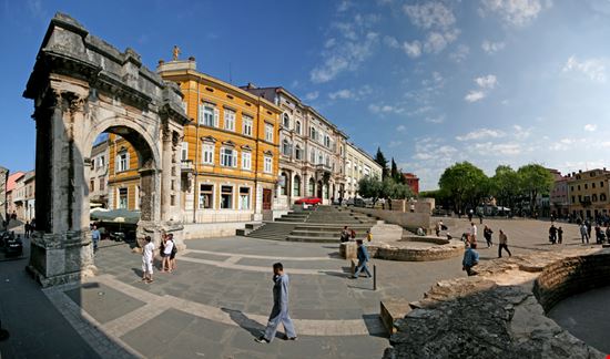 Pula Pula lero - Shutterstock.com 