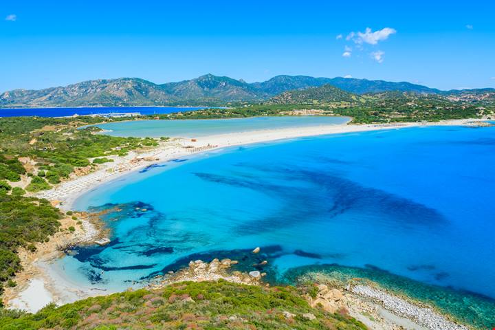 A 45 minuti da Cagliari ma sembra di essere dall'altra parte del mondo: qui la Sardegna si fa caraibica