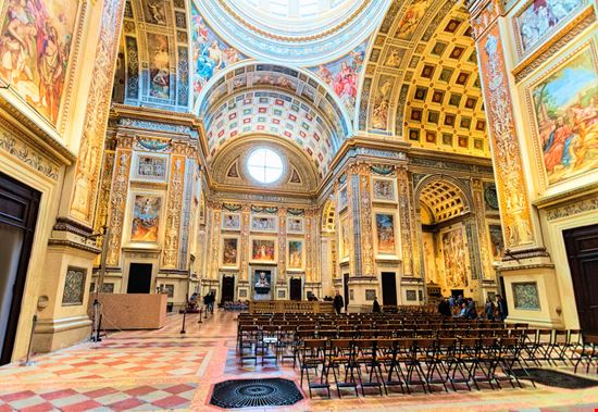 Basilica di Sant'Andrea Basilica di Sant'Andrea Roman Babakin / Shutterstock.com 