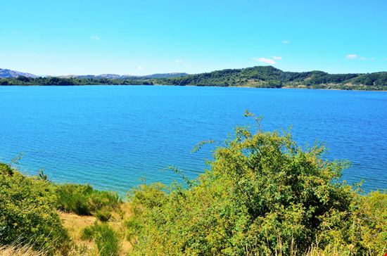 Lago di Campotosto Lago di Campotosto maudanros - Shutterstock.com 