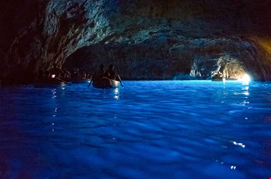 Grotta Azzurra Grotta Azzurra Gimas / Shutterstock.com 