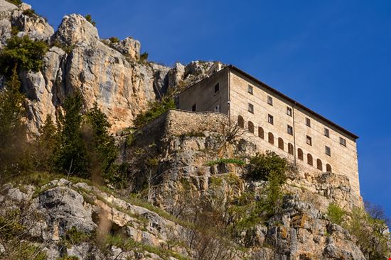 Eremo di Sant'Onofrio al Morrone Eremo di Sant'Onofrio al Morrone Shutterstock.com 