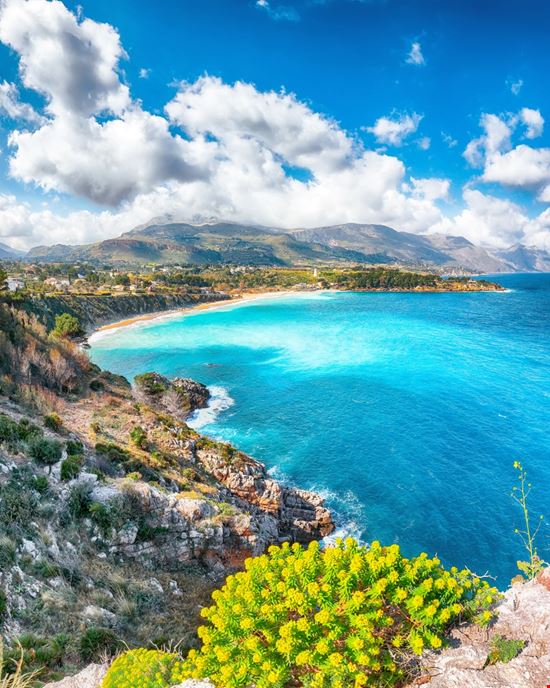 spiaggia di Guidaloca spiaggia di Guidaloca Shutterstock.com 