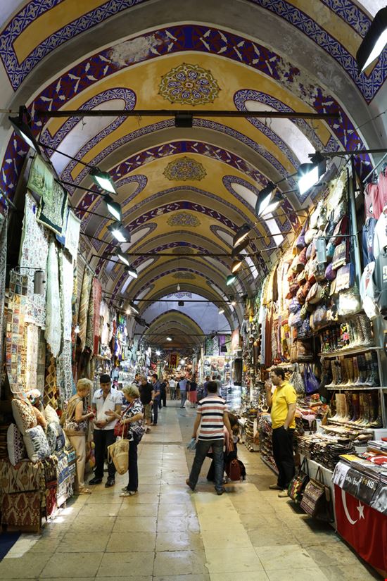 Grand Bazar Grand Bazar ihsan Gercelman / Shutterstock.com S M L  Guida ai formati 