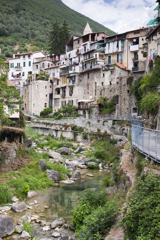 Rocchetta Nervina Rocchetta Nervina Lasse Ansaharju / Shutterstock.com 