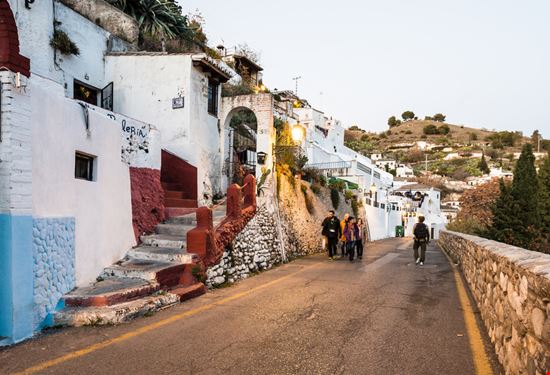 Sacromonte Sacromonte Anibal Trejo / Shutterstock.com 