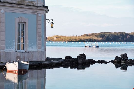 Bacoli Casina Vanvitelliana auralaura - Shutterstock.com 