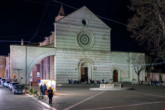 The Basilica of Santa Chiara Assisi Gennaro Leonardi / Shutterstock.com 