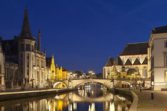 Gand Gand IndustryAndTravel - Shutterstock.com 