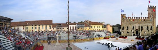 Piazza degli Scacchi Piazza degli Scacchi LIeLO / Shutterstock.com 