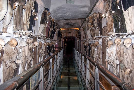 Catacombe dei Cappuccini Catacombe dei Cappuccini Gandolfo Cannatella / Shutterstock.com 